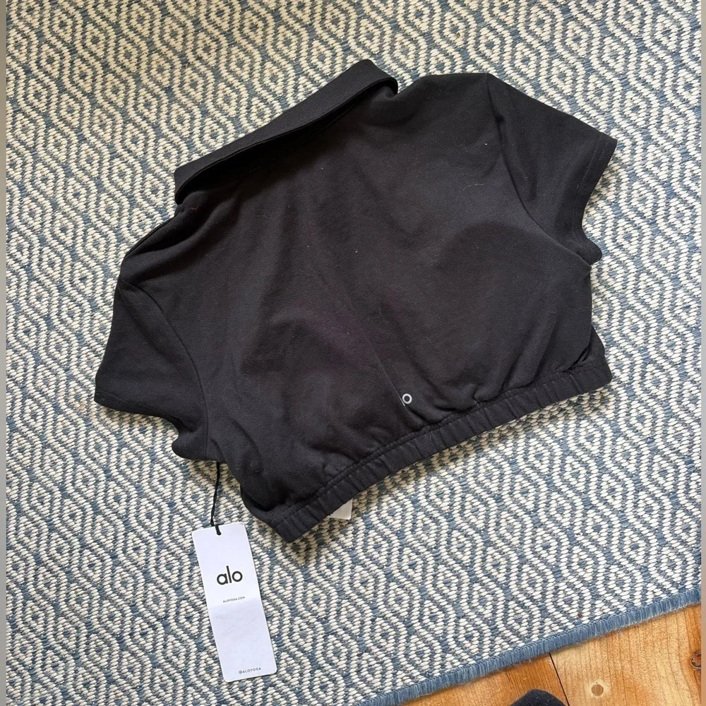 NWT ALO “Cropped Prestige Polo” in black